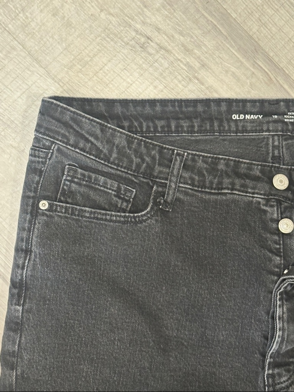 Old Navy Black Wide-Leg Flare Jeans - Picture 4 of 5